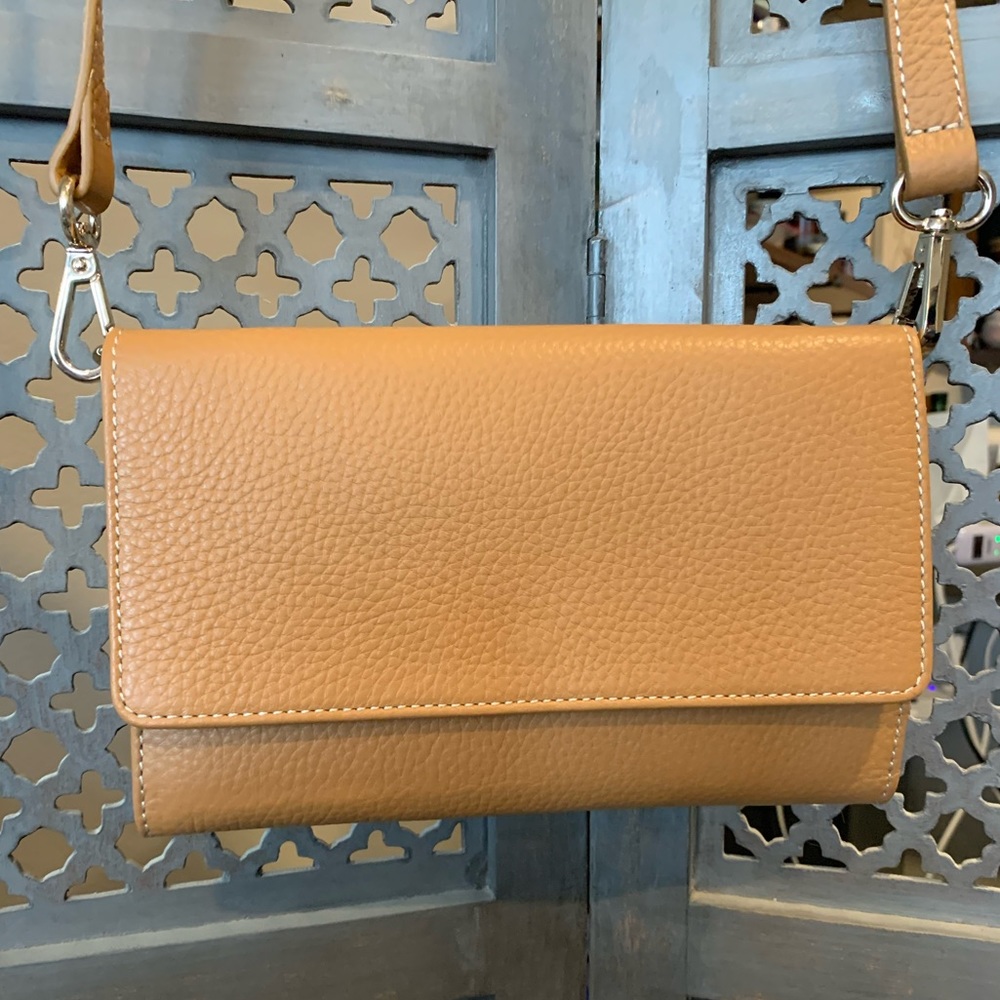 Gorgeous Chico’s camel wallet crossbody clutch